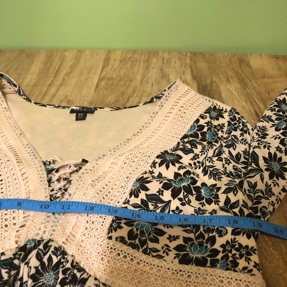 Torrid Cream Blue Floral Embroidered Flare Sleeve Dress 37” Long Womens Size 00 - Picture 6 of 10